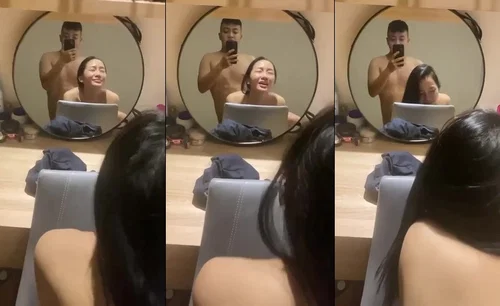 Với vẻ mặt thỏa mãn em cong mông cho anh doggy trước gương